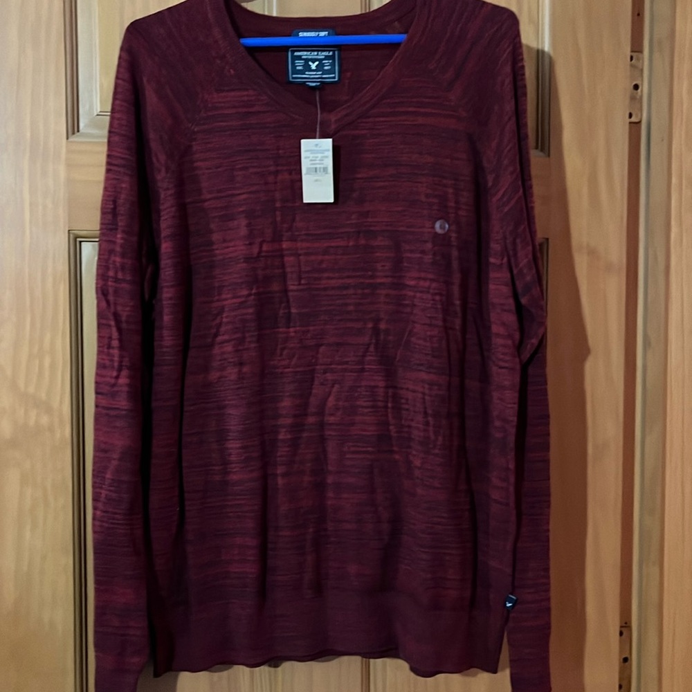 Men’s v neck American eagle sweater